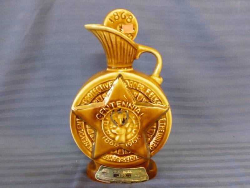 lot 57 image: Vintage Beam Decanter