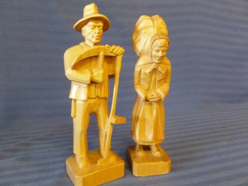lot 59 image: Hand Carved Wooden Figurines
