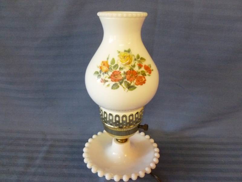 lot 62 image: Vintage Lamp