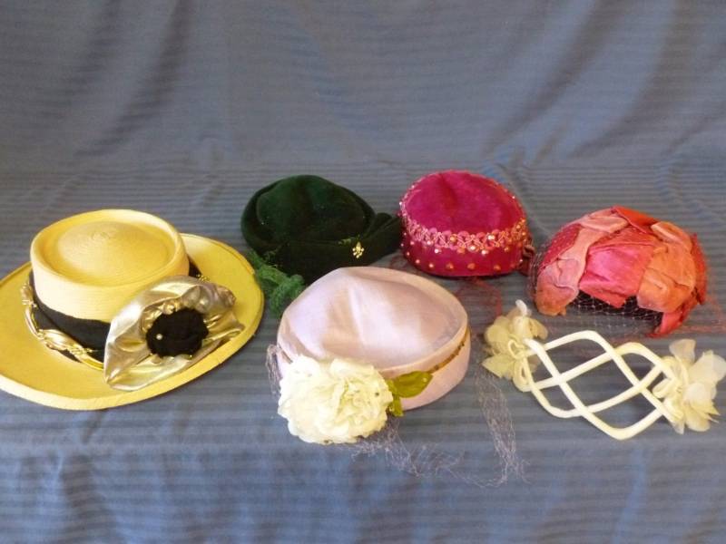 lot 64 image: Vintage Ladies Hats