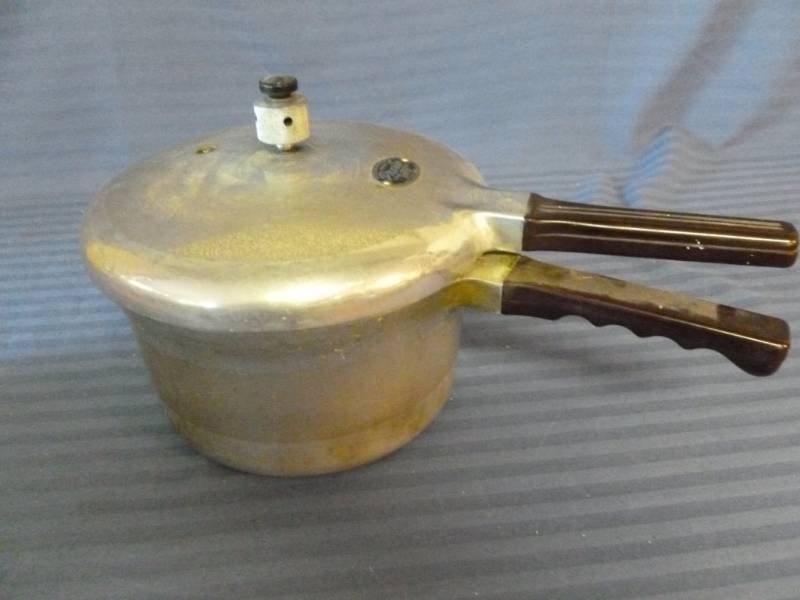 lot 74 image: Vintage Kitchen