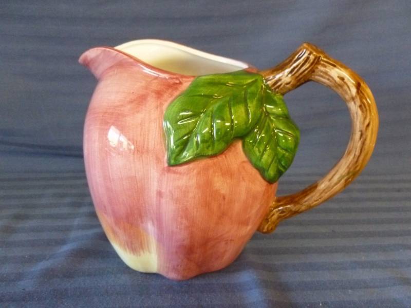 lot 85 image: Pitcher