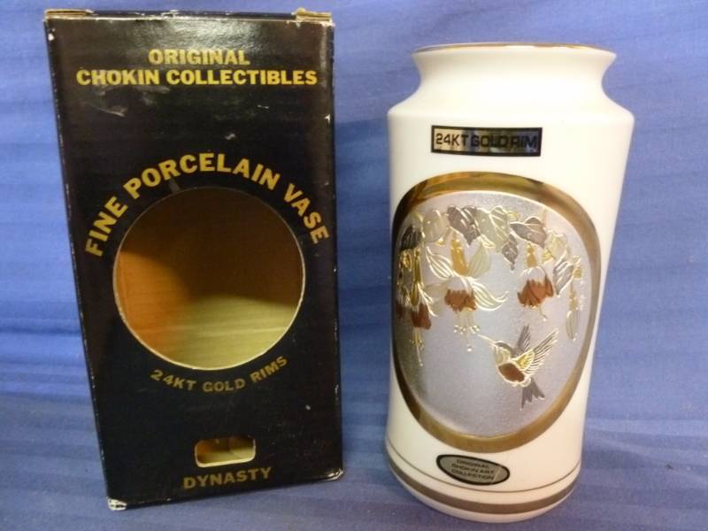 lot 87 image: Chokin Vase