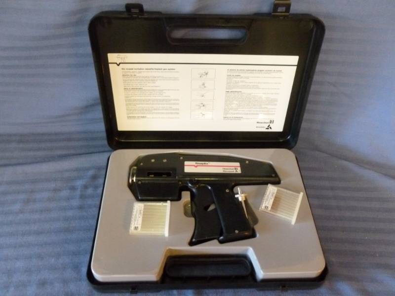 lot 94 image: Livestock Implant Gun