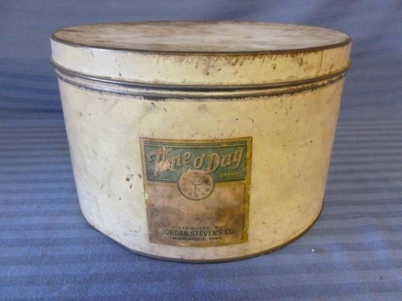 lot 124 image: Vintage Metal Container