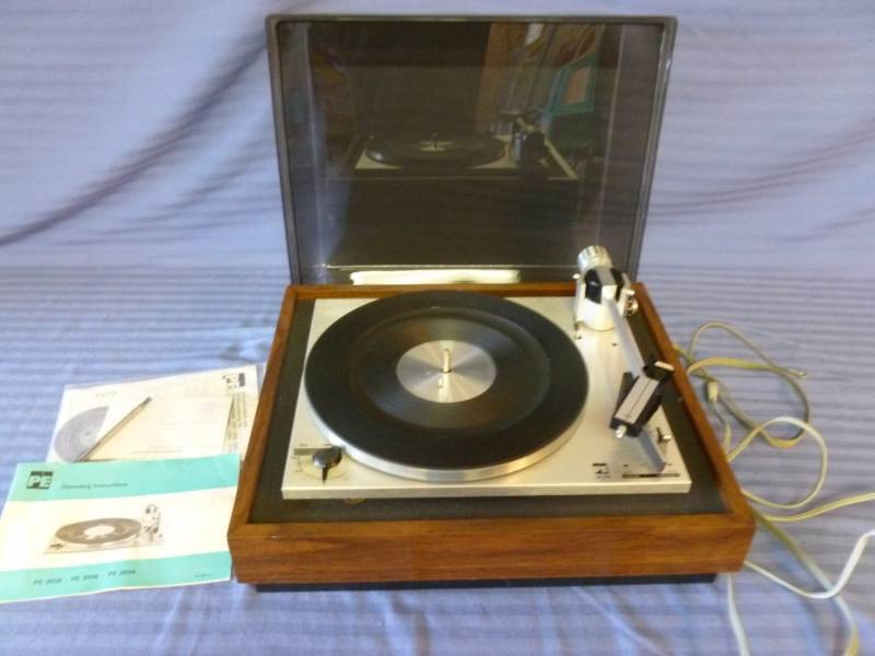 lot 135 image: Vintage Record Player