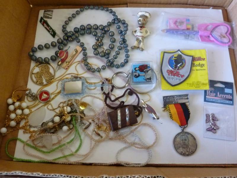 lot 162 image: Jewelry