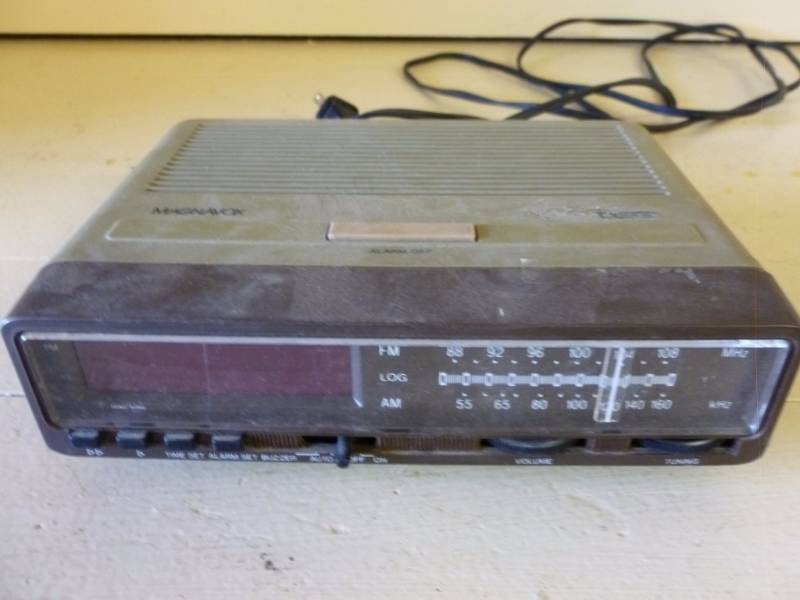 lot 164 image: Alarm Radio