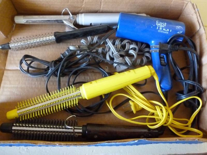 lot 165 image: Hair Items