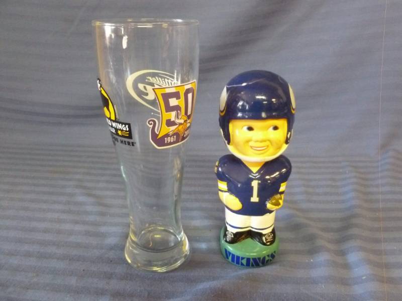 lot 183 image: Vikings Collectibles