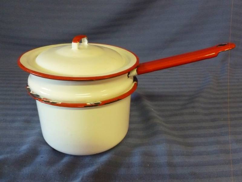 lot 186 image: Vintage Kitchen