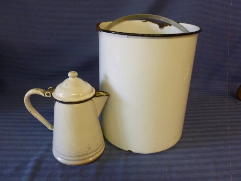 lot 187 image: Vintage Kitchen