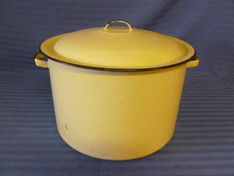 lot 192 image: Vintage Kitchen