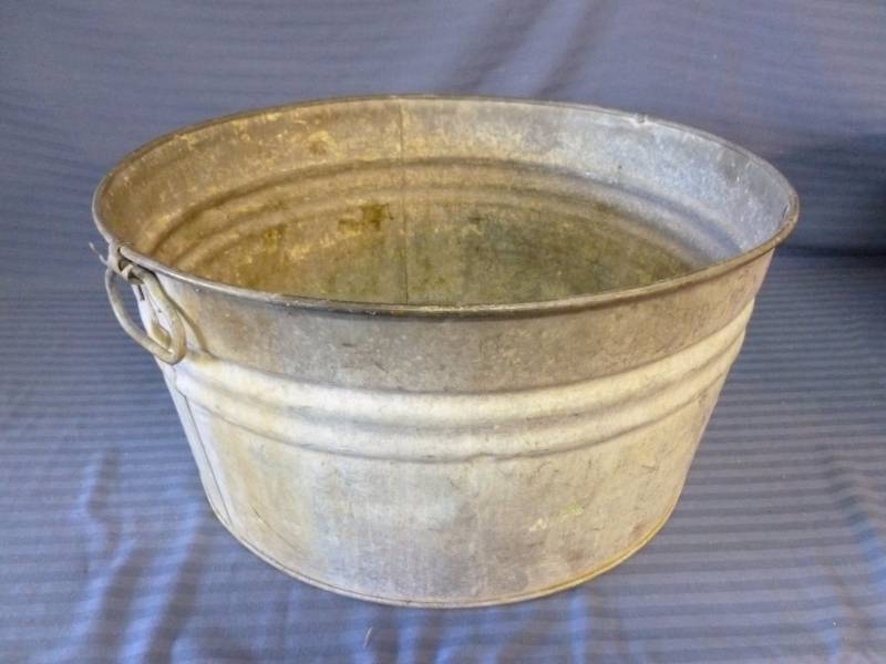 lot 211 image: Vintage Wash Tub