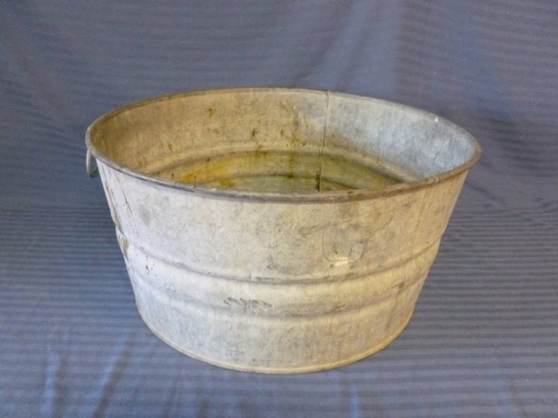 lot 212 image: Vintage Wash Tub