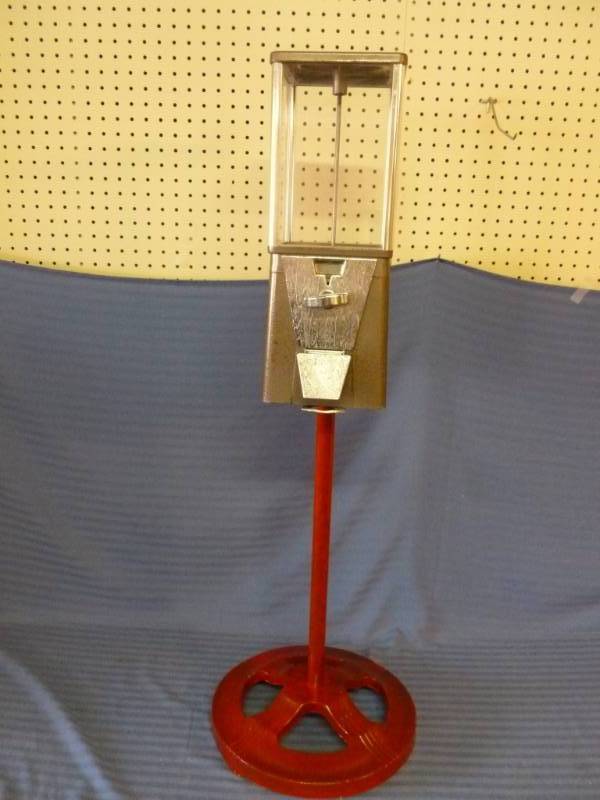 lot 214 image: Vintage Gumball Machine