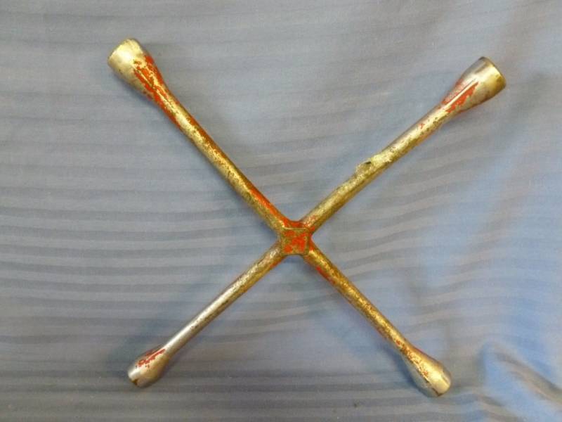 lot 223 image: Tools