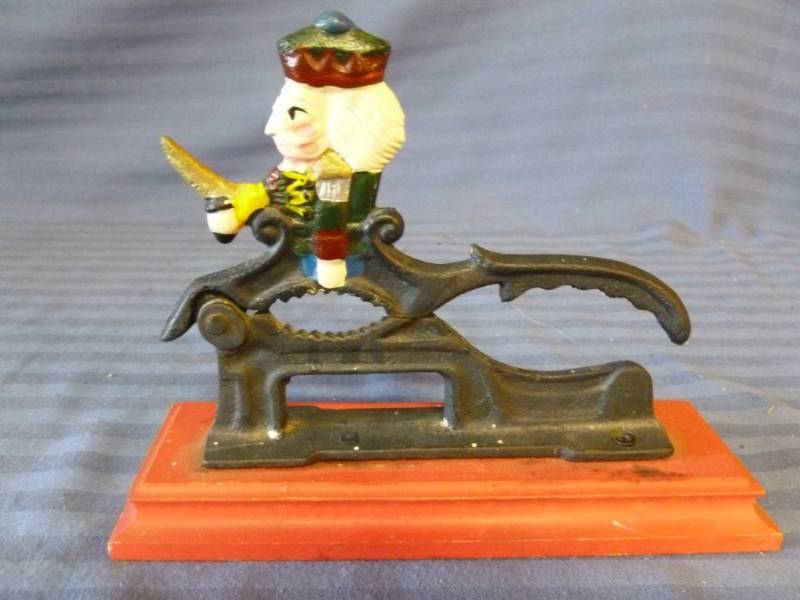 lot 246 image: Cast Iron Nut Cracker