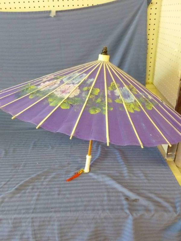 lot 255 image: Umbrella