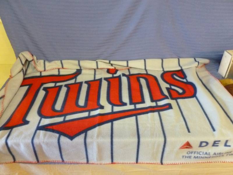 lot 259 image: Minnesota Twins Blanket