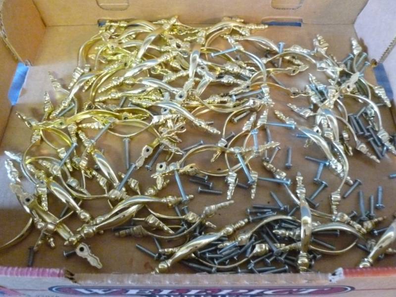 lot 278 image: Brass Cabinet Hardware