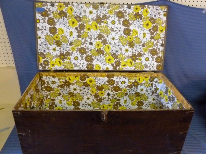 lot 298 image: Vintage Wooden Box