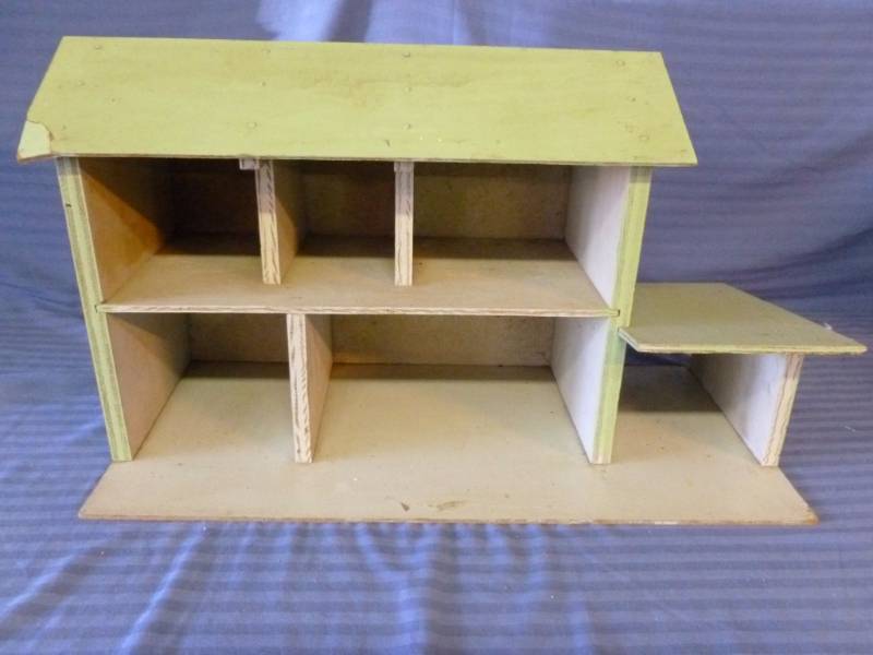 lot 302 image: Wooden Doll House