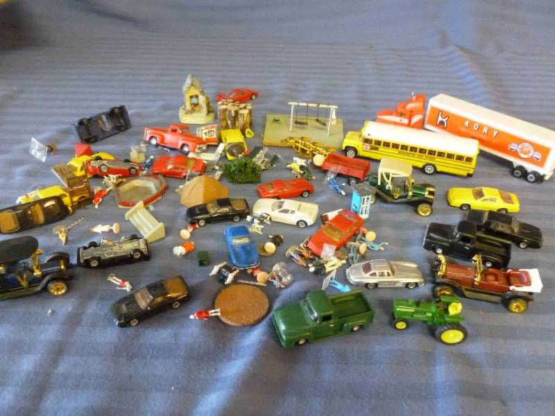 lot 309 image: Train Set Cars