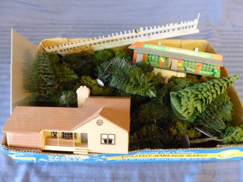 lot 310 image: Train Set Items