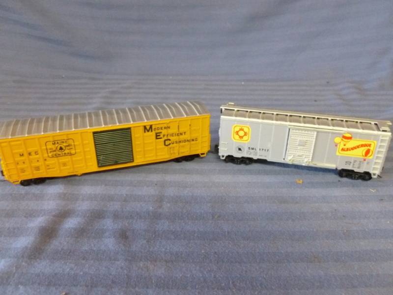 lot 311 image: HO Scale Train Cars