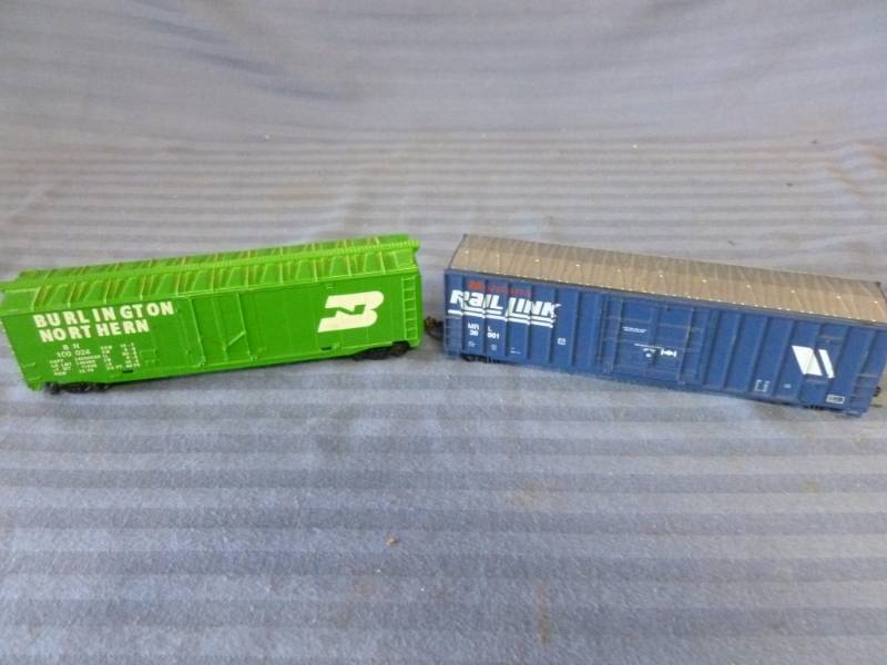 lot 312 image: HO Scale Train Cars