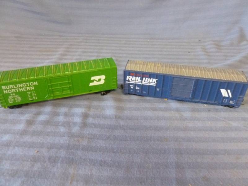 lot 313 image: HO Scale Train Cars