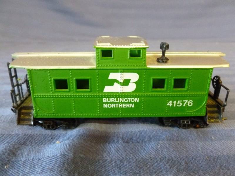 lot 318 image: HO Scale Caboose