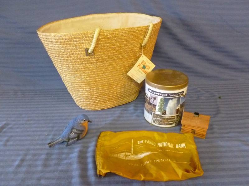 lot 330 image: Decorative