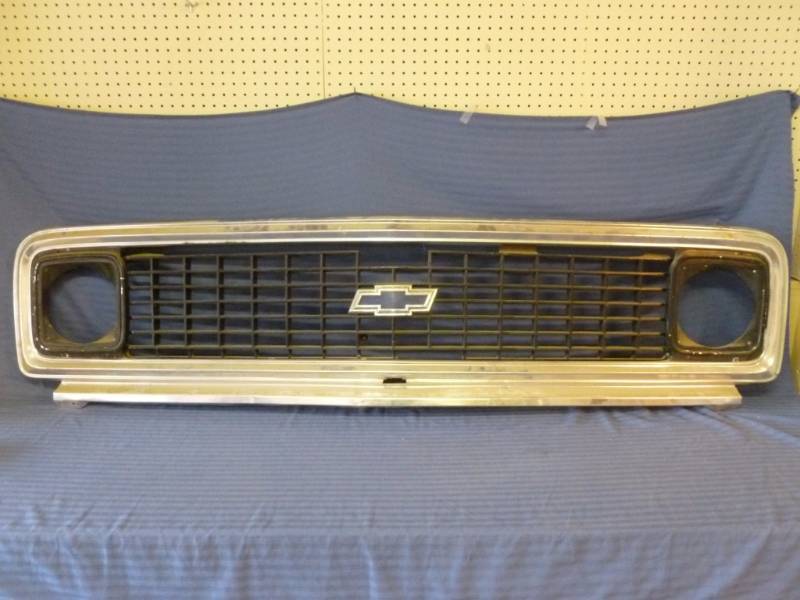 lot 345 image: Vintage Truck Grill