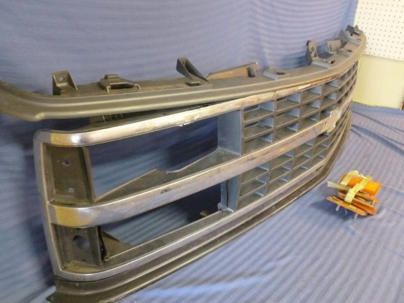 lot 347 image: Truck Grill