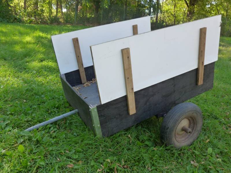 lot 358 image: Lawn And Garden Trailer