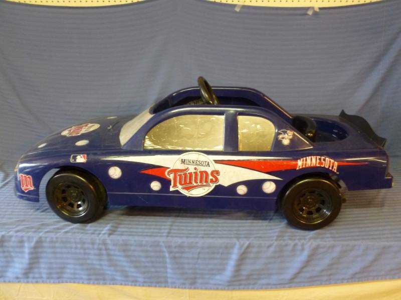 lot 5 image: Minnesota Twins Peddle Car
