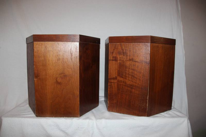 lot 5 image: Pair of Wooden Stands made by Lane Furniture Company - Speakers, Plants or 