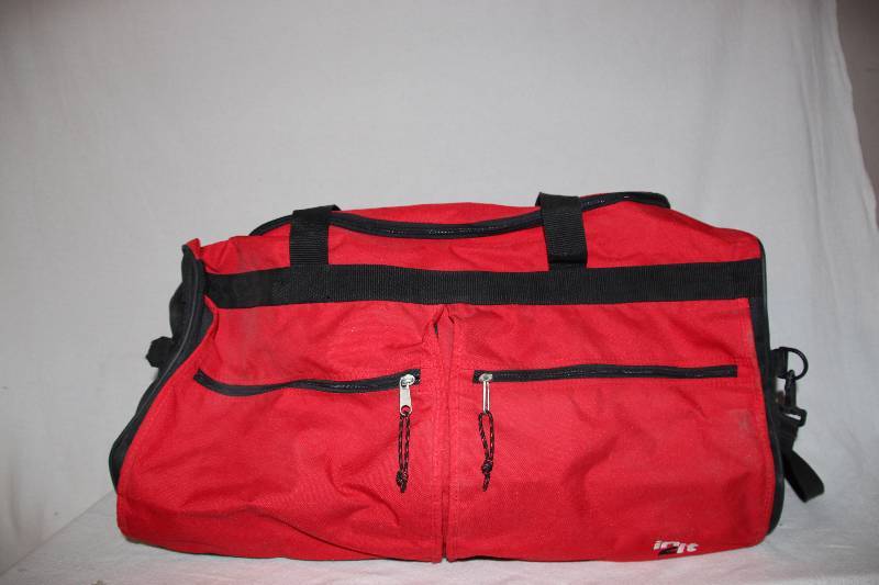 lot 27 image: In2It Rolling Duffle Bag