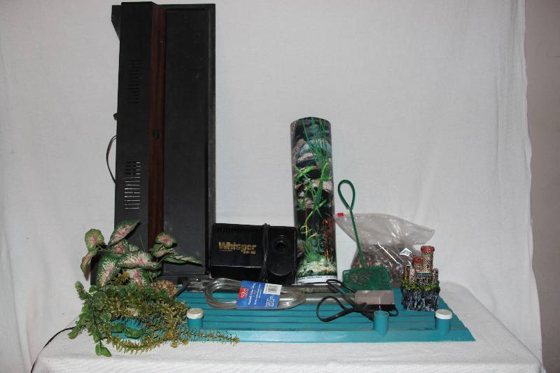 lot 29 image: 30 Gallon Aquarium Kit