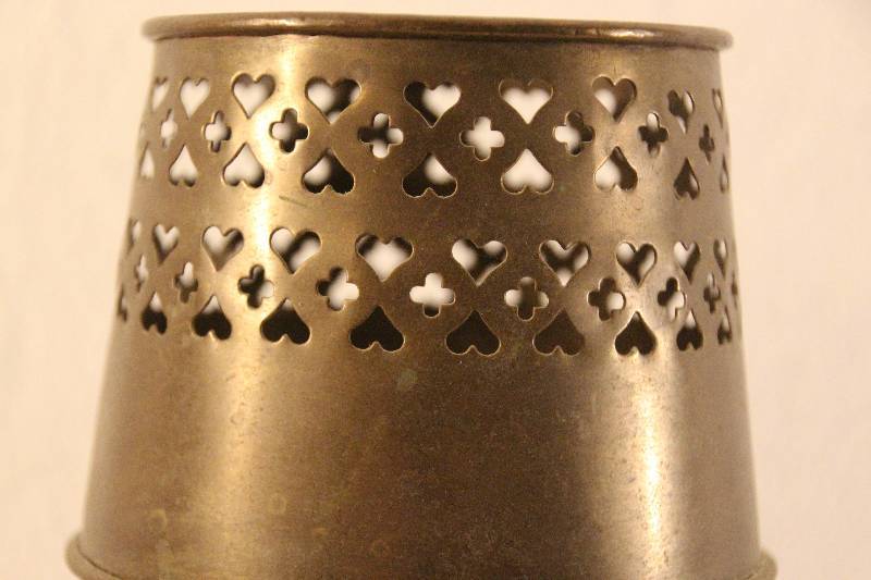 lot 24 image: Lenox Brass Tealight Lamp