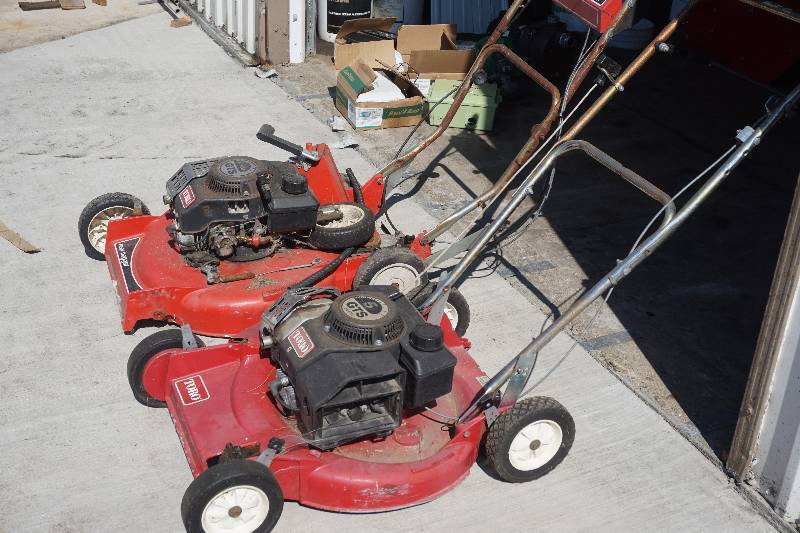 lot 21 image: 2 Toro GTS 5 21 Lawn Mowers