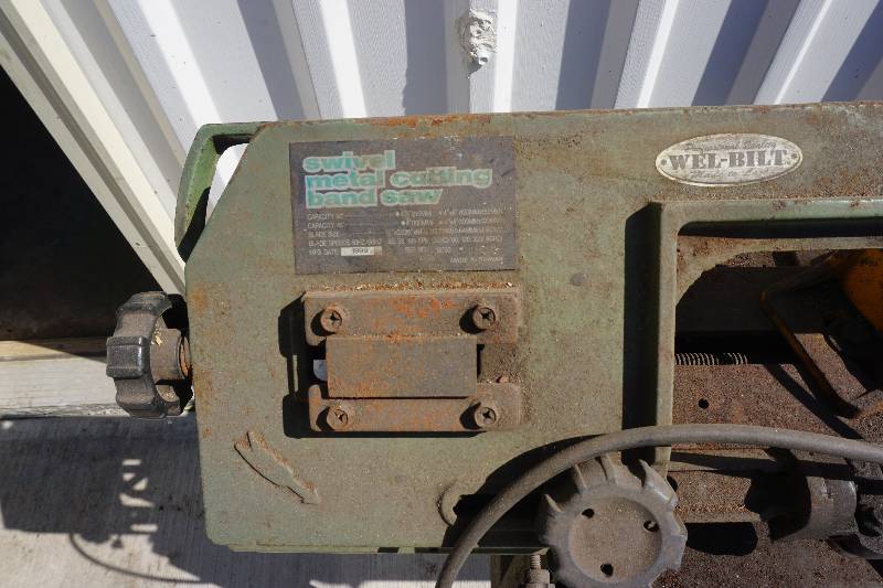 lot 13 image: Wel Bilt Brand Model 1373 Metal Swivel Cutting Electric Band Saw