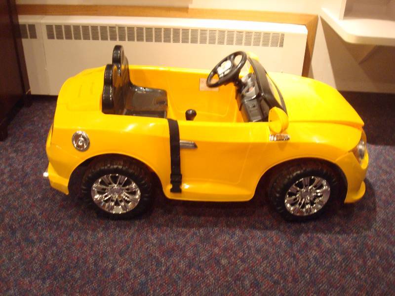 Kids Electric Car, Briefly Tested, Did Not Charge, Sold As Is