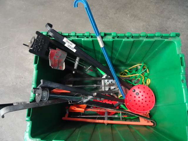 lot 1 image: Ice Fishing Equipment