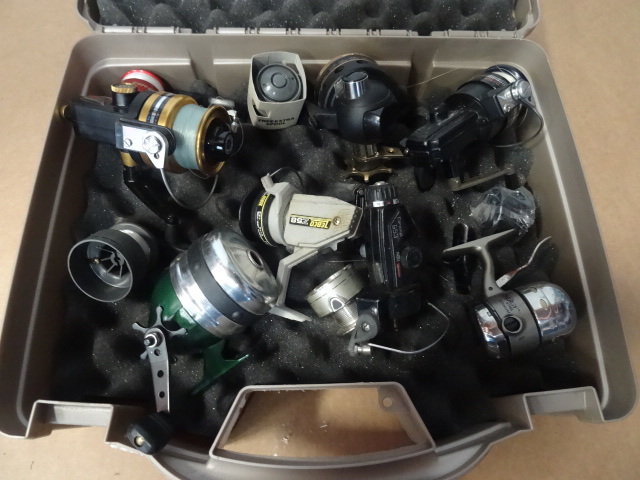 lot 10 image: Misc Fishing Reels with Case