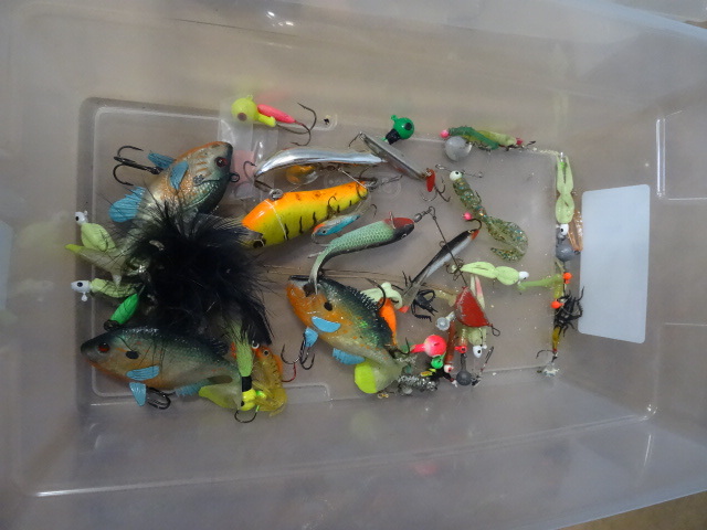 lot 17 image: Misc fishing Lures