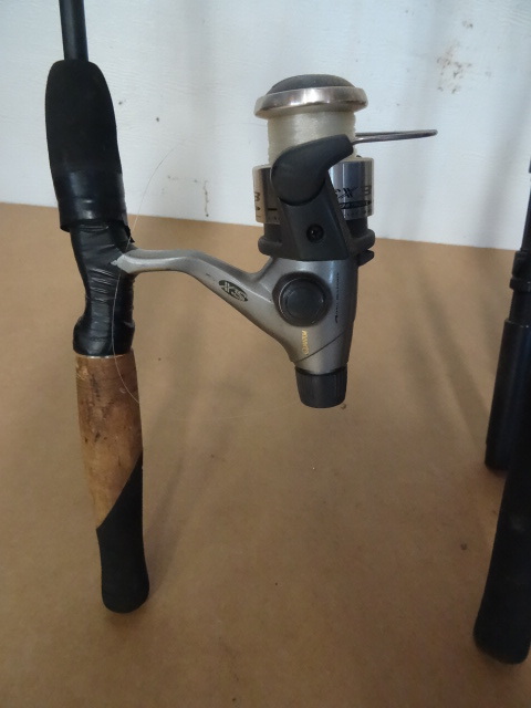 lot 29 image: 6 Fishing Rods and 1 Reel