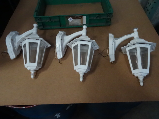 lot 35 image: 3 Outdoor Wall Lights